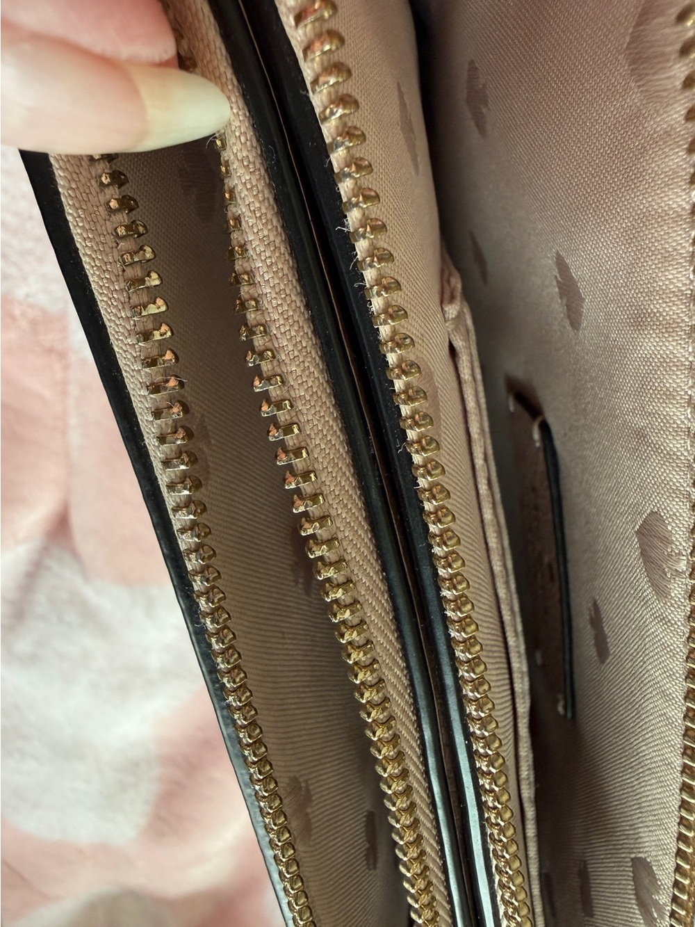 kate spade Beige Minnie Mouse Leather Crossbody with Cardholder NWOT - Picture 9 of 11
